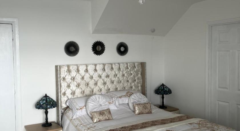 Image of Family Room 1