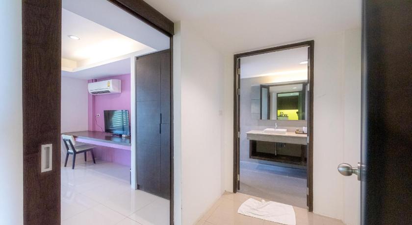 Image of Suite 16