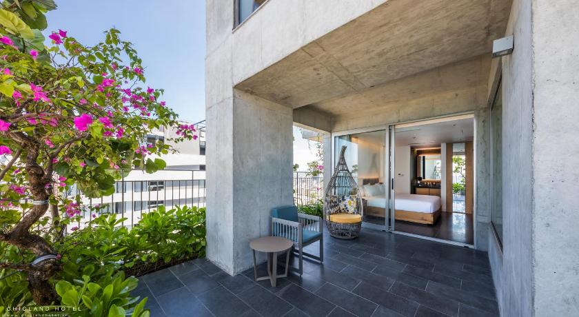 Image of Luxury Sea View Apartment with Balcony 12