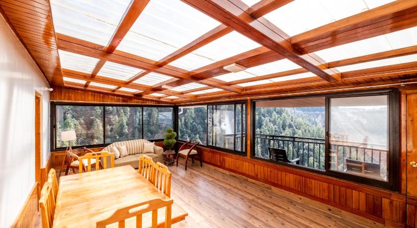 NaviTalya- Cozy 3bhk w Wifi overlooking the mountains by Roamhome — Hotel in Shimla