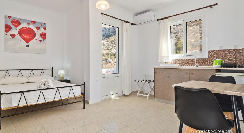 Albatros Studios & Apartments photo
