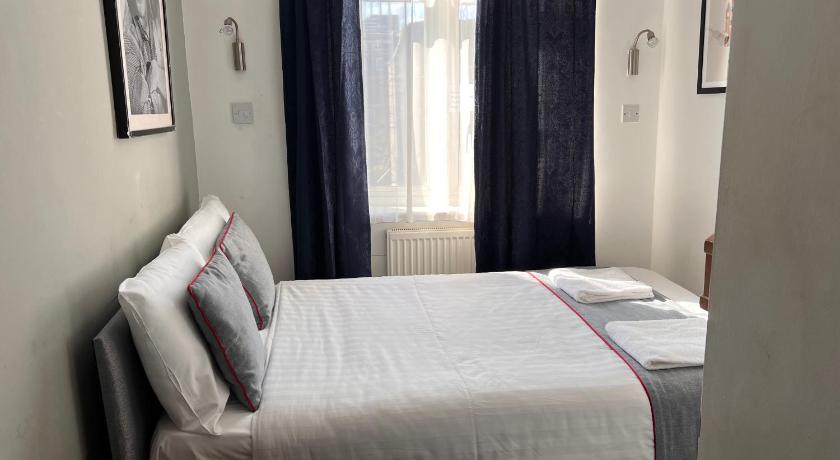 Immagine di Camera Matrimoniale Standard (Standard Double Room) 12