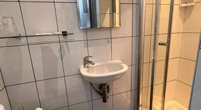 Immagine di Camera Matrimoniale Standard (Standard Double Room) 14