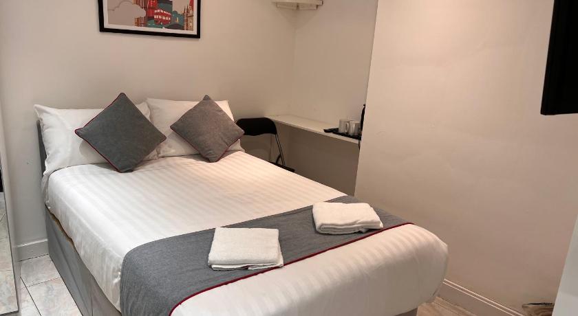 Immagine di Camera Matrimoniale Standard (Standard Double Room) 6