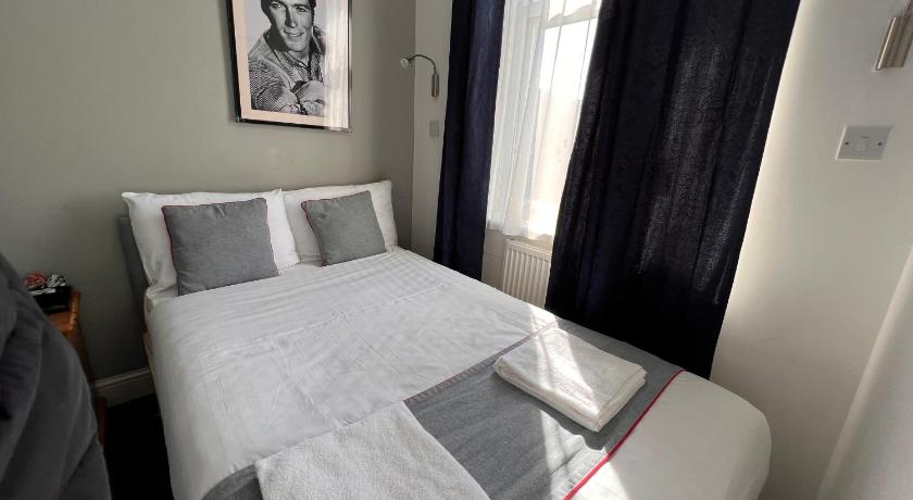 Immagine di Camera Matrimoniale Standard (Standard Double Room) 8