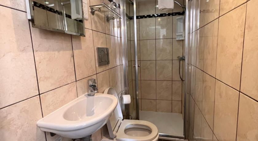 Immagine di Camera Standard con due letti separati (Standard Twin Room) 13