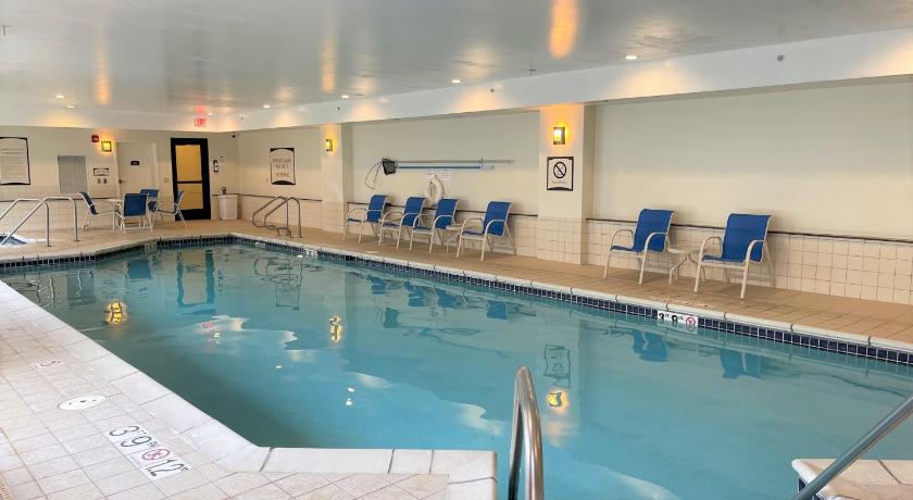 Staybridge Suites Milwaukee West-Oconomowoc photo