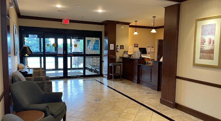Staybridge Suites Milwaukee West-Oconomowoc photo