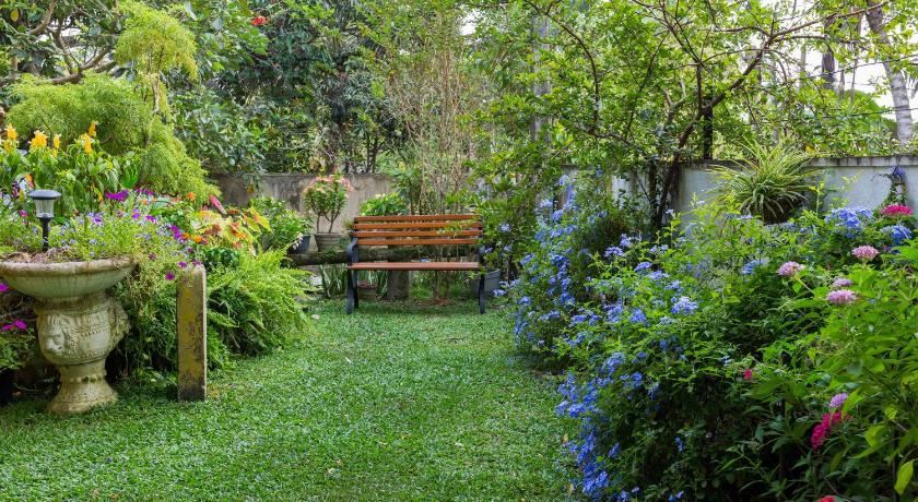 Idor Holidays — Hotel in Colombo