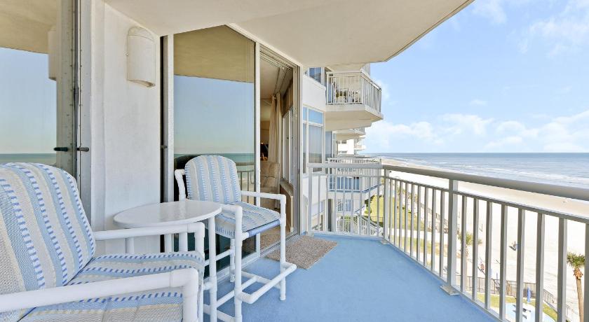 Surfside Condo 503, 2 Bedrooms, Pool Access, Grill Area, BluRay, Sleeps 4 — Hotel in Daytona Beach (FL)