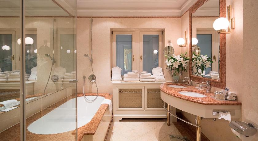 Image of Luxury Suite 2