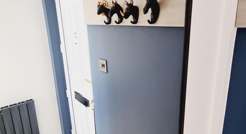 Beautiful 2bed house with garden, walking distance to town - FREE parking photo