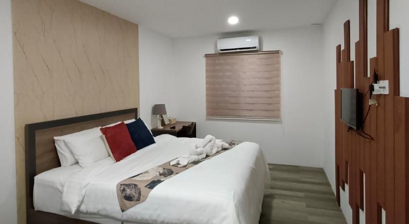 Image of King Room with Pool View 0