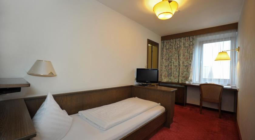Hotel Goldener Lowe photo