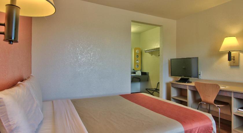 Motel 6-Sacramento, CA - South