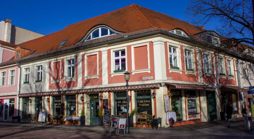 Cafe Alice &amp; Pension GmbH — Hotel in Potsdam