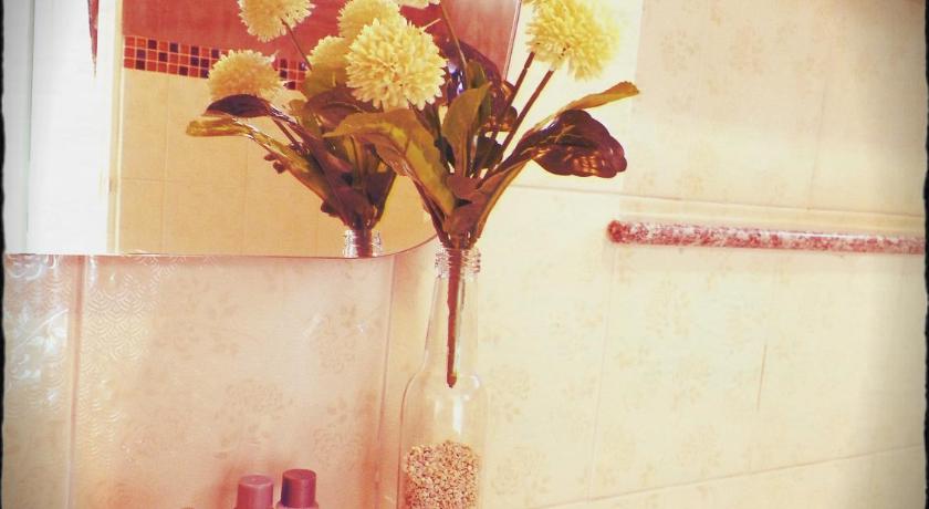 Image of Standard Twin Room with Garden View 2