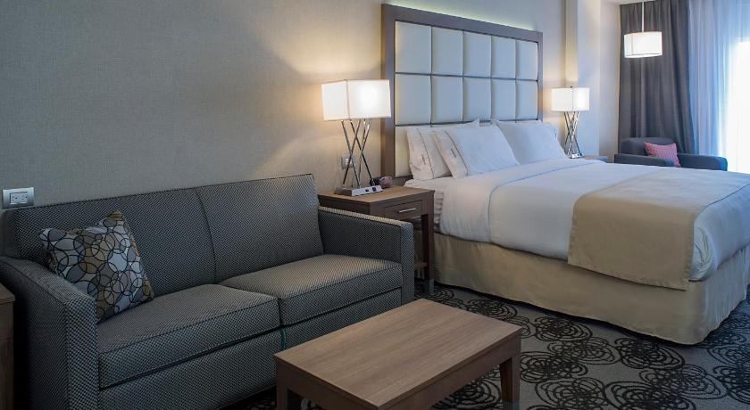 Holiday Inn Express & Suites Chihuahua Juventud photo