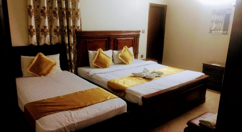 Luxury Living Rooms Near Agha Khan, Millennium, Nueplex — Hotel in Karachi