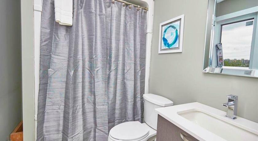 Luxury Boutique 2bedroom Condo-2a photo