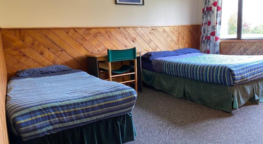Image of Twin Room with Private Bathroom 2