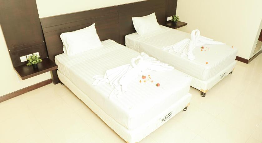 Crystal City Hotel - image 12