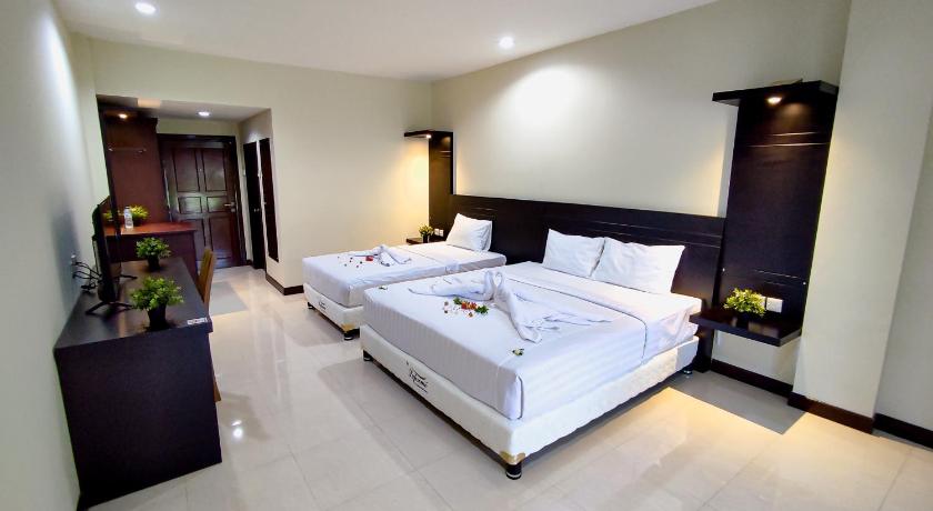 Crystal City Hotel - image 9
