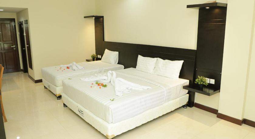 Crystal City Hotel - image 11