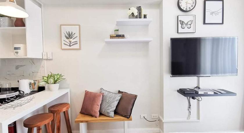 SHERISSE' CONDO @ THE LOOP WITH WIFI,CABLE AND HOT & COLD SHOWER, photo