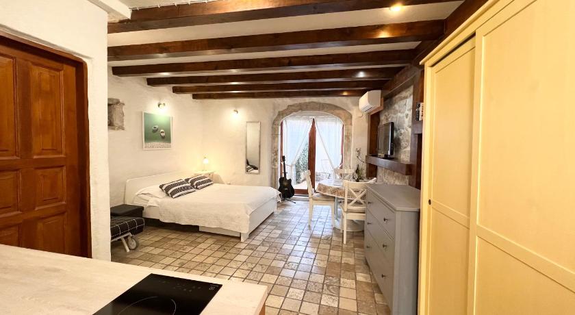 Guesthouse F — Hotel in Split