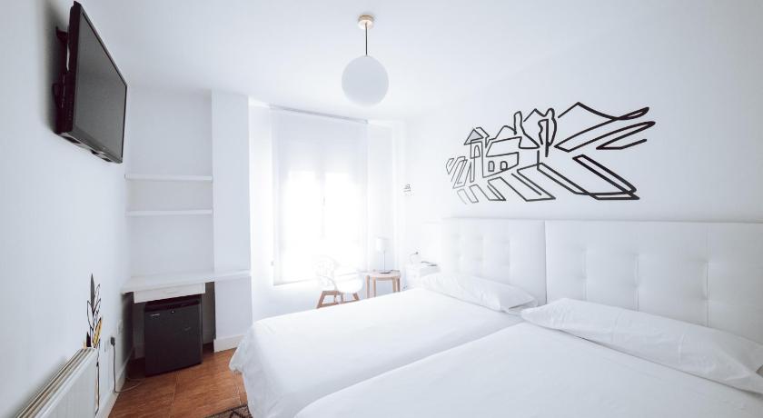 Hostal Misericordia photo