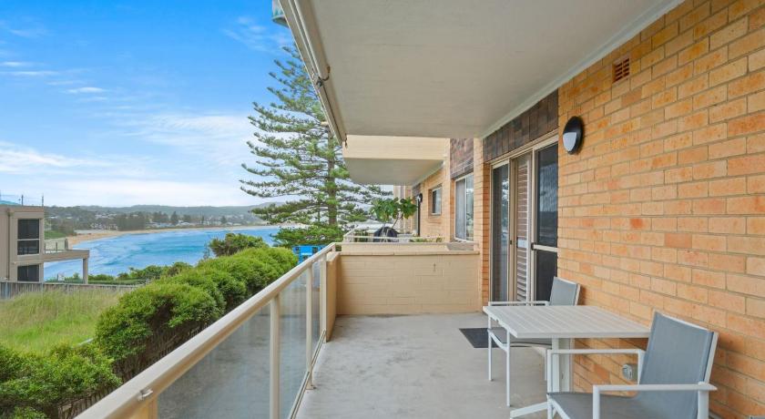 Cosy Beachside Unit, Short Stroll to the Beach photo