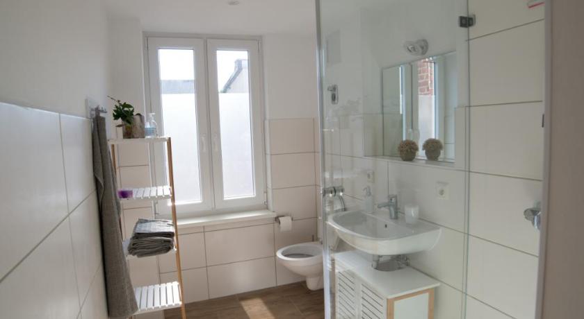 Schöne Ferienwohnung 54 m² Zentrumsnah Kingbett - image 7