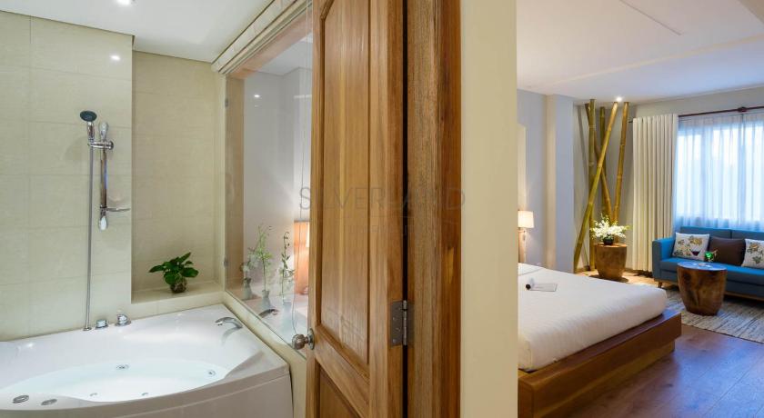 Фото: Suite King Bed with Afternoon tea (Suite King Bed with afternoon tea) 2