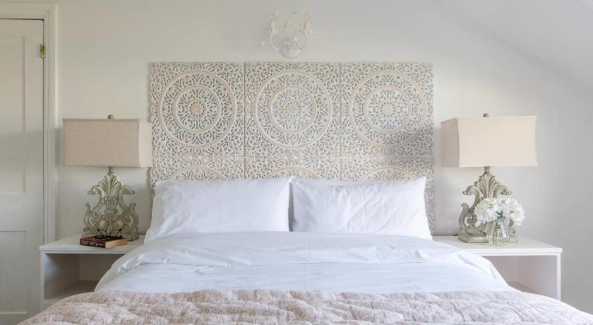 Tranquil Beachfront Deluxe Two Bedroom Apartment photo