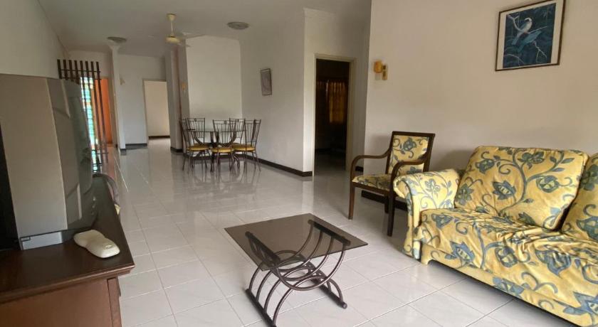 waterfrontvilla @ bukit merah laketown resort photo