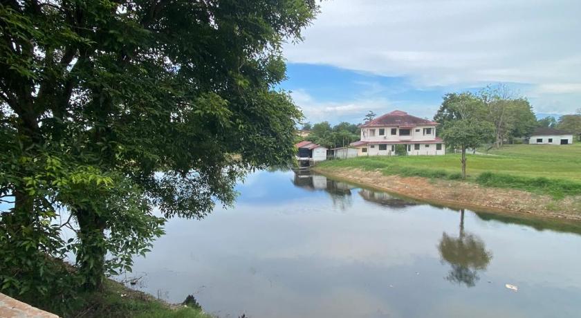 waterfrontvilla @ bukit merah laketown resort photo