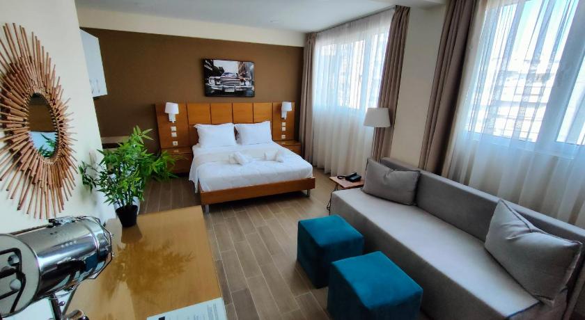 La Place Suites - La Place De La Gare — Hotel in Thessaloniki