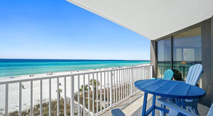 Image of One-Bedroom Apartment 303 with Sea View 1