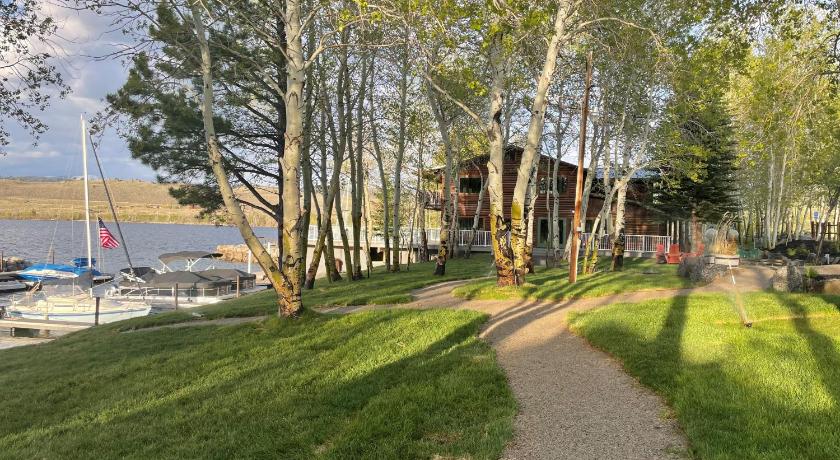 Lakeside Lodge Resort and Marina photo