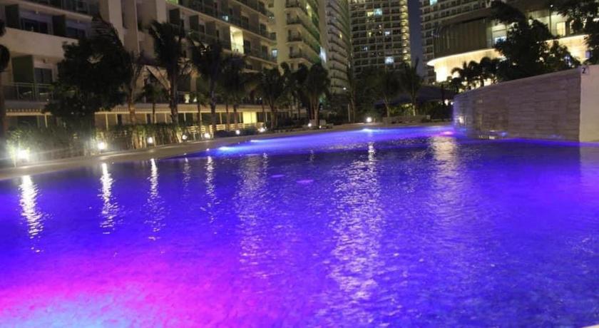 AZURE C1 wavepool with balcony wifi MULTIPLE UNITS near airport photo