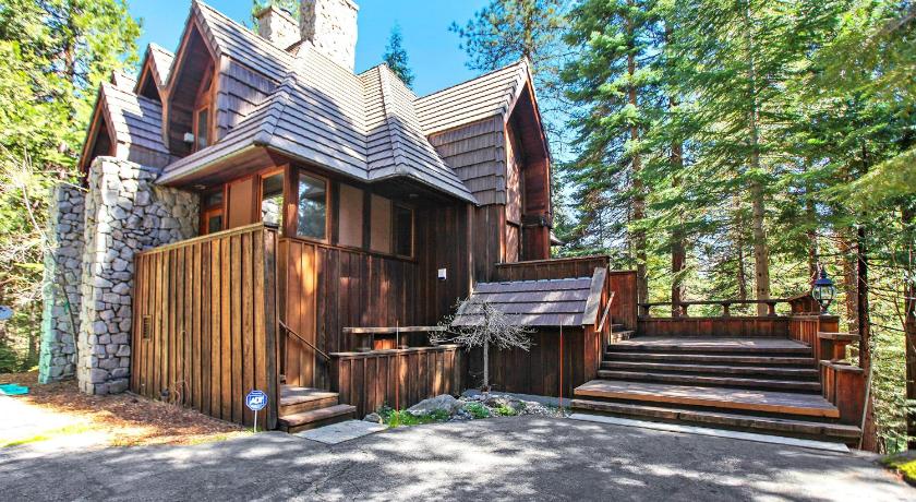 Little Ahwahnee Inn — Hotel in Fish Camp (CA)