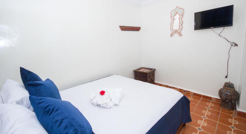 Image of Triple Room with Private Bathroom 7