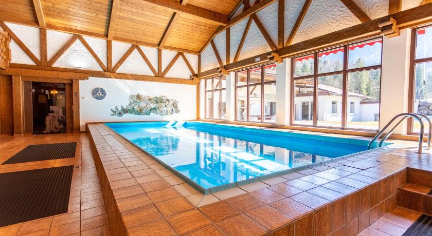 Aktivhotel & Gasthof Schmelz Ihr Urlaubs Hotel in Inzell mit Wellness Hallenbad, Alpensauna & Dampfb photo