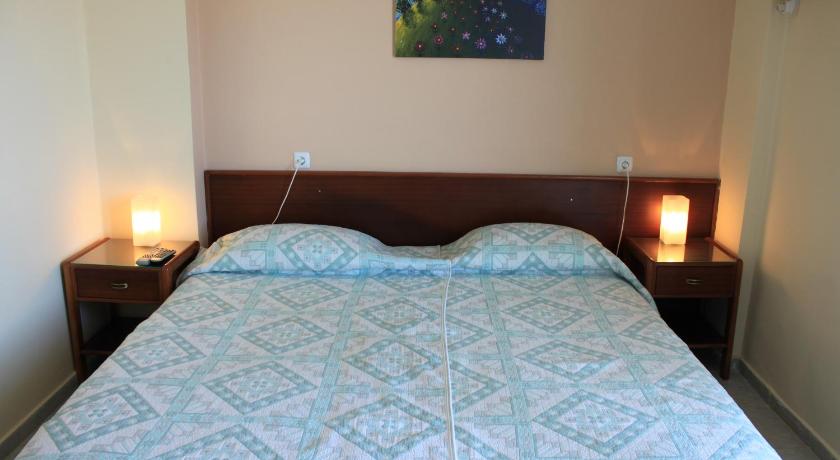 Image of Studio (3 Adults) 0