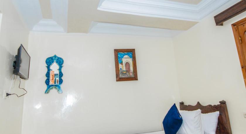 Image of Triple Room with Private Bathroom 4