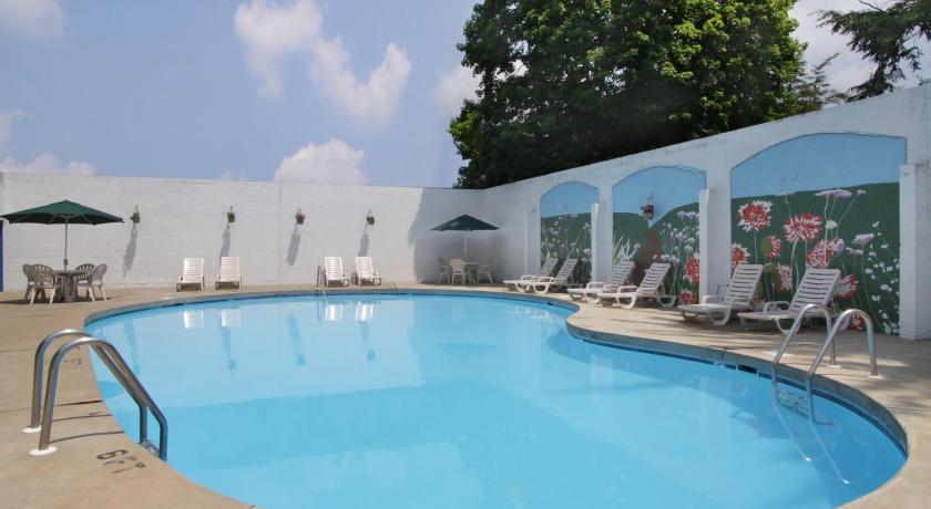 Ramada by Wyndham Ligonier photo