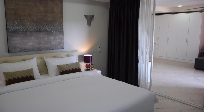 Image of Deluxe One-Bedroom Suite with Pool and Sea View - 306 0