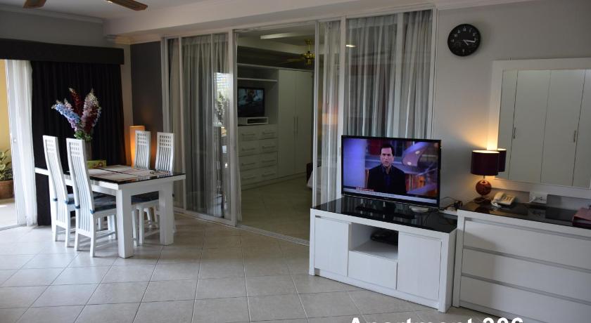 Image of Deluxe One-Bedroom Suite with Pool and Sea View - 306 15