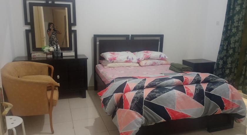 Furnished room in a villa in town center. With private bathroom photo